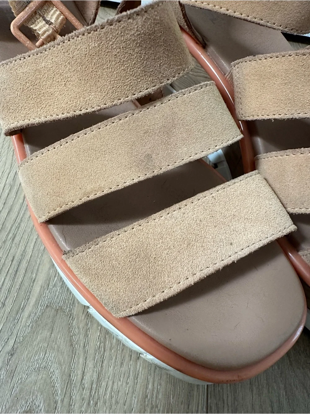 Sorel tan suede